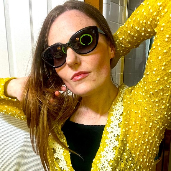 Vince Camuto Black Oversized Sunglasses - Picture 5 of 10